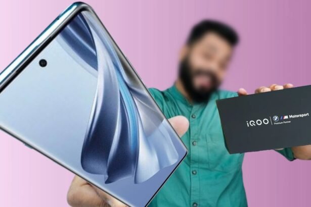 iQOO 13 5G स्मार्टफोन पेट हो रहा है धक्का मुक्की, चल रहा है धमाकेदार साले, कीमत सुन कर हो रहा है मारामारी