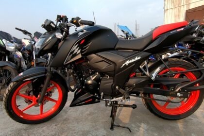 TVS Apache RTR 160 बाइक का स्पोर्टी लुक कर रहा है लड़कों के दिलों पर राज, कीमत ने छीना KTM का नींद चैन